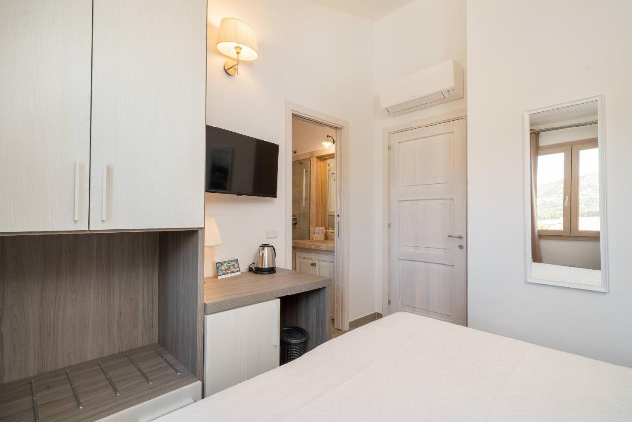 Residenza L'Alzoni Hotel San Teodoro  Ngoại thất bức ảnh